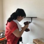 【開店へ向けて改装中】2020.7.21|壁に小さな棚を取り付ける